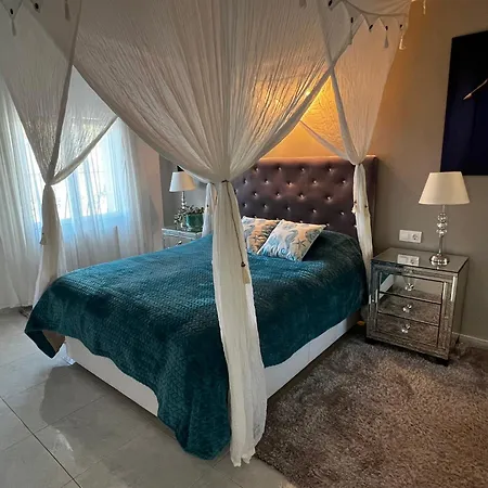 Studio44 A Luxury In Costa, Max 8 Guests, Great Pool, 700 M2 *